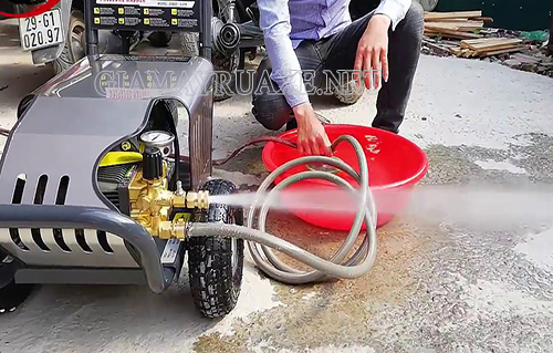 Dây phun nước quá dài sẽ làm cho áp lực nước giảm khiến máy rửa xe bị yếu